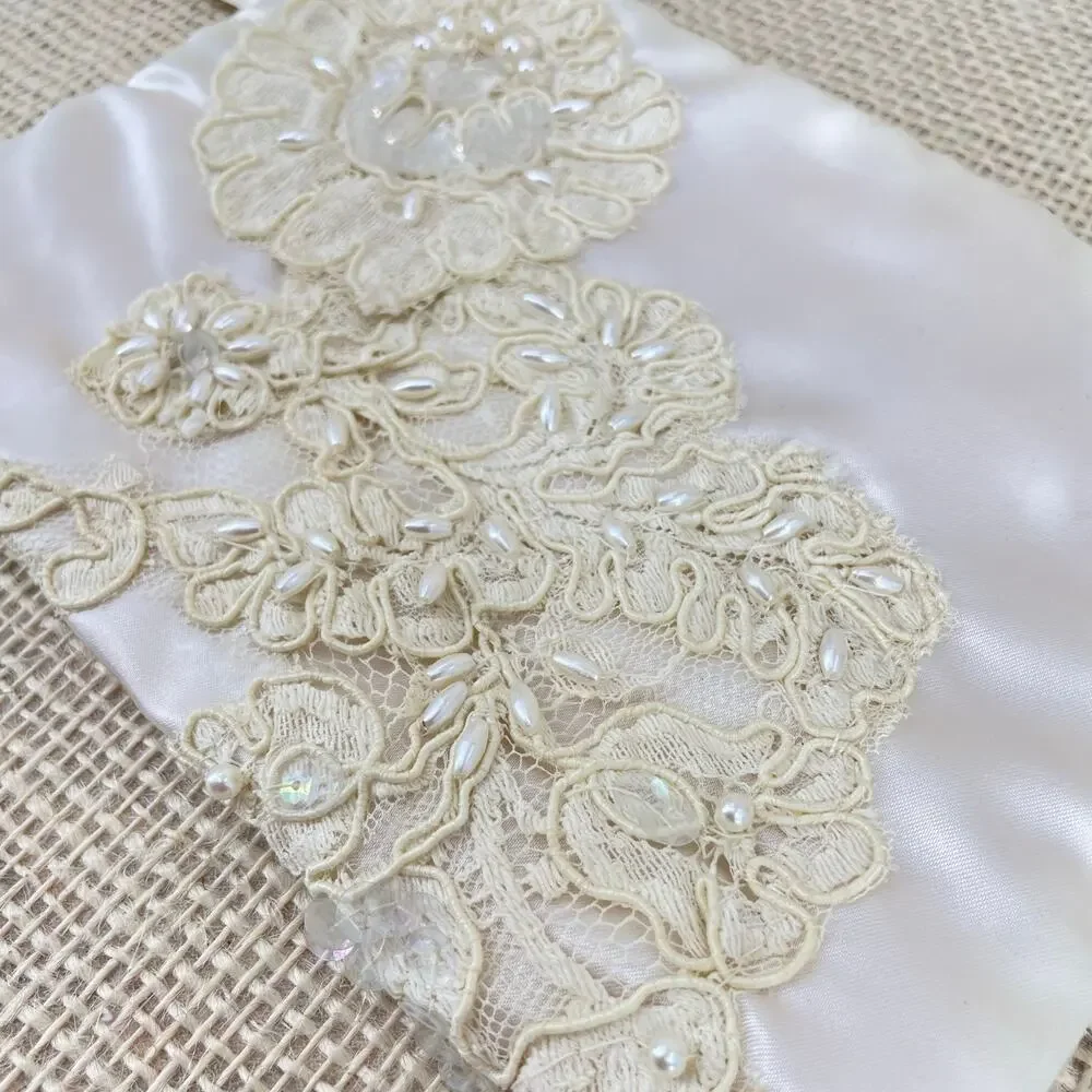 Wedding wristlet, Bridal clutch, evening bag,‎ Handmade, Pearls, lace, satin